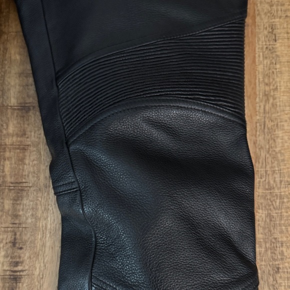 Belstaff  Fender 2.0 black Leather moto motorcycle Pants with knee pads NWT 30 - Picture 7 of 13